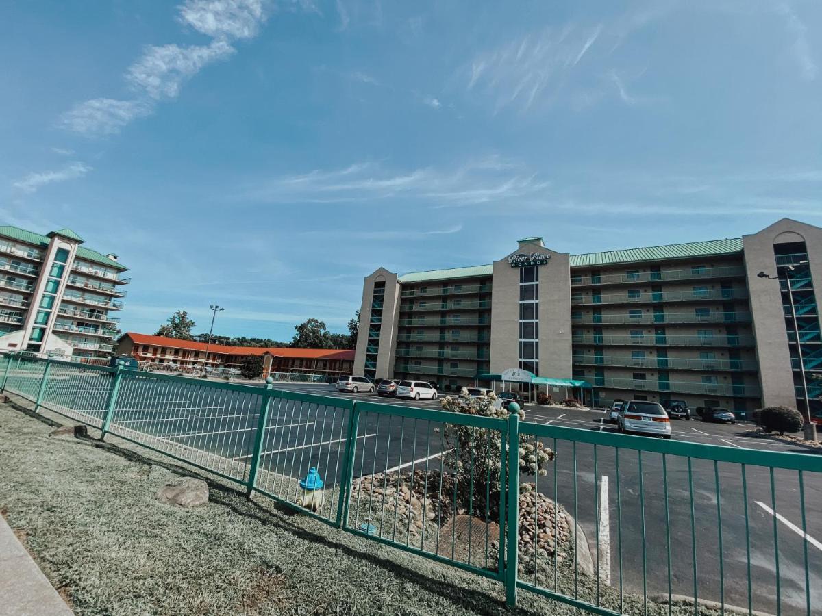 River Place Condos #409 1Bd, 2Bath พิเจนฟอร์จ ภายนอก รูปภาพ